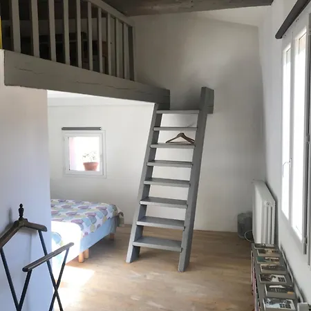 Longo Mai Panzió Apt